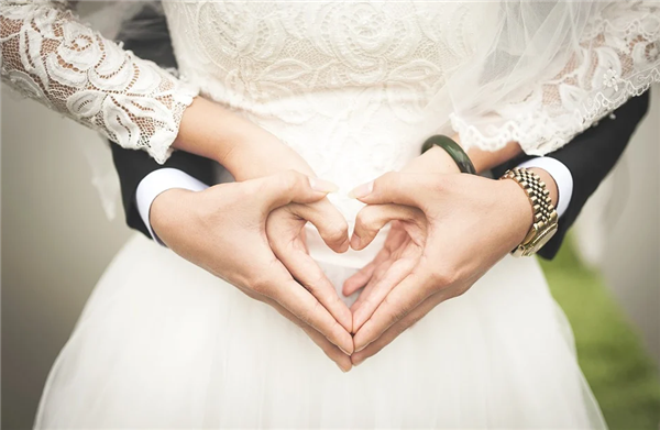 婚姻焦虑更年轻:大学生争相教授婚姻爱情课