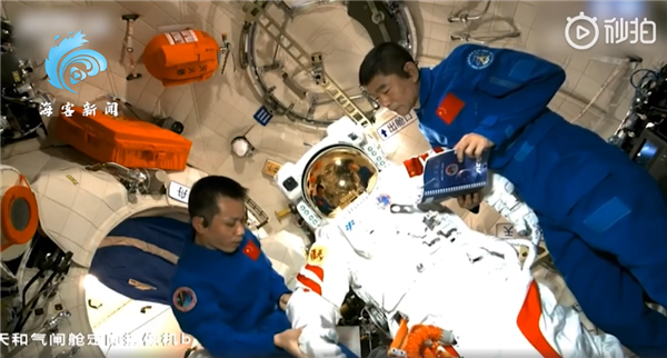 中国空间站舱外航天服曝光:航天员将趁机进行舱外活动