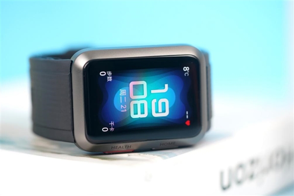 手表可以测量血压！颠覆性设计华为WATCH D开箱即用
