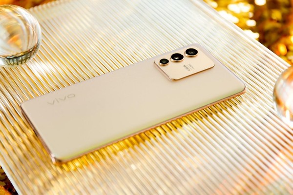 vivo S12系列吊顶暖金色配色方案外观价值愉悦美学解读