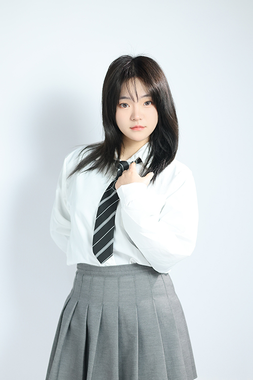 艺人--钟熙韵 坚持梦想实现演艺新高度