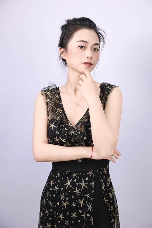 艺人--刘晓玲 坚持梦想实现演艺新高度